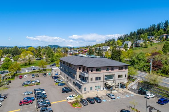 MT. SCOTT PROFESSIONAL CENTER I: 9200 SE 91st Ave, Happy Valley, OR 97086
